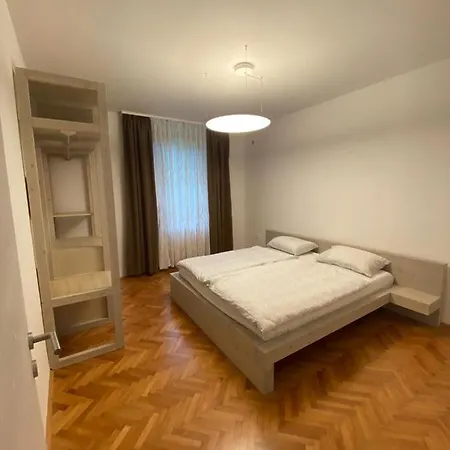 Nona Polda Apartment *