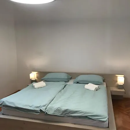Nona Polda Apartment *